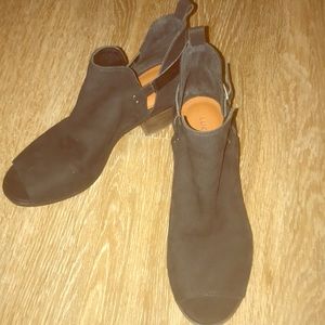 Brand new Lucky Brand Peep Toe Booties Sz 6.5